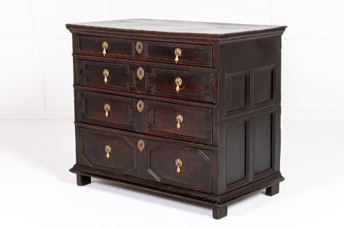 17th century english oak chest of drawers - CATEGORY: ANTIQUE CHEST OF DRAWERS - DATED 17TH CENTURY