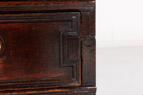 17TH CENTURY ENGLISH OAK CHEST OF DRAWERS - ADDITIONAL PHOTO 2