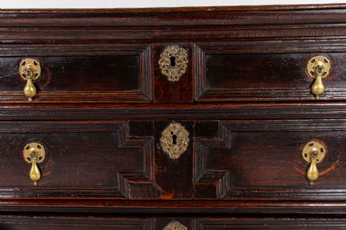 17TH CENTURY ENGLISH OAK CHEST OF DRAWERS - ADDITIONAL PHOTO 3