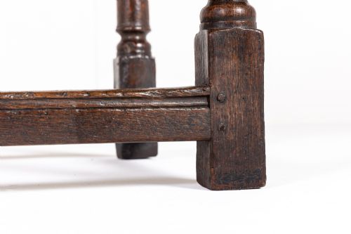 SMALL 17TH CENTURY ENGLISH OAK SIDE TABLE - ADDITIONAL PHOTO 3