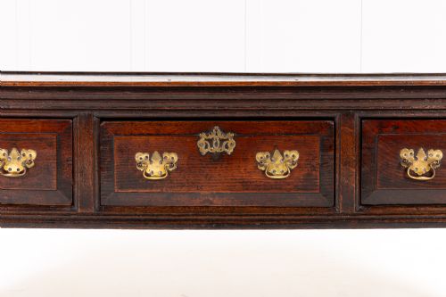 18TH CENTURY ENGLISH OAK DRESSER BASE - ADDITIONAL PHOTO 1