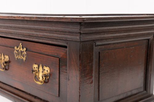 18TH CENTURY ENGLISH OAK DRESSER BASE - ADDITIONAL PHOTO 4
