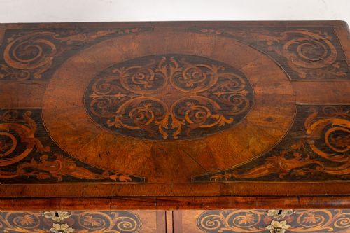 RARE 17TH CENTURY ENGLISH MARQUETRY CHEST OF DRAWERS - ADDITIONAL PHOTO 2