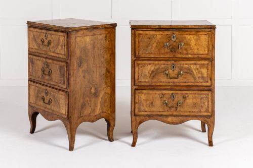 PAIR OF 18TH CENTURY ITALIAN WALNUT SMALL CHEST OF DRAWERSBEDSIDE CABINETS - ADDITIONAL PHOTO 1