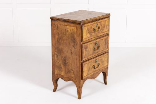 PAIR OF 18TH CENTURY ITALIAN WALNUT SMALL CHEST OF DRAWERSBEDSIDE CABINETS - ADDITIONAL PHOTO 5