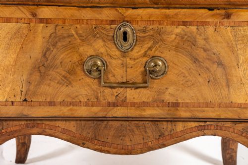 PAIR OF 18TH CENTURY ITALIAN WALNUT SMALL CHEST OF DRAWERSBEDSIDE CABINETS - ADDITIONAL PHOTO 6