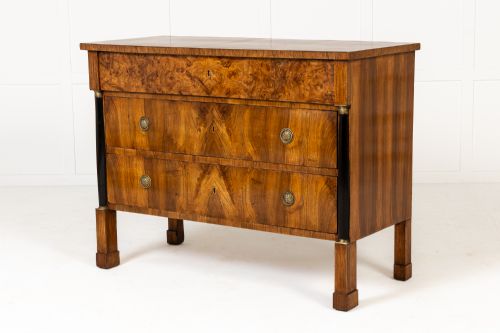 PAIR OF 19TH CENTURY FRENCH WALNUT COMMODES - ADDITIONAL PHOTO 5