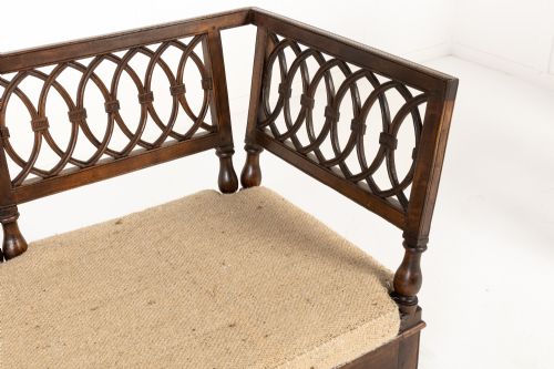 18TH CENTURY ITALIAN WALNUT BENCH - ADDITIONAL PHOTO 4
