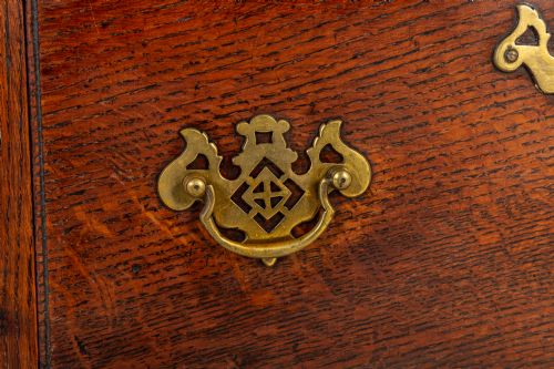 18TH CENTURY ENGLISH OAK DRESSER BASE - ADDITIONAL PHOTO 2