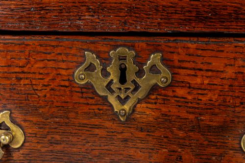 18TH CENTURY ENGLISH OAK DRESSER BASE - ADDITIONAL PHOTO 3