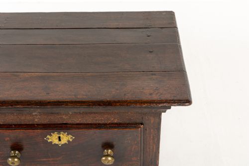 18TH CENTURY ENGLISH OAK DRESSER BASE - ADDITIONAL PHOTO 2