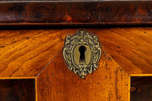 LATE 17THEARLY 18TH CENTURY ENGLISH WALNUT CHEST ON STAND - ADDITIONAL PHOTO 3