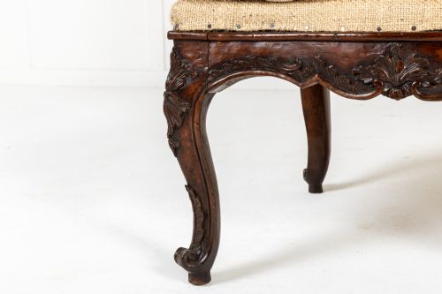 18TH CENTURY ITALIAN WALNUT SOFA - ADDITIONAL PHOTO 2