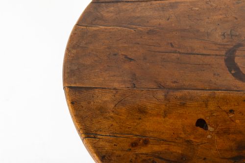 LARGE SCALE 18TH CENTURY ENGLISH ELM TRIPOD TABLE - ADDITIONAL PHOTO 4