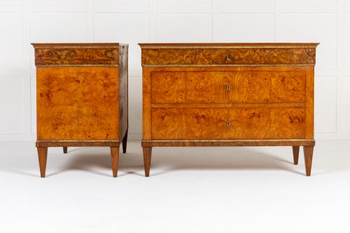 PAIR OF 19TH CENTURY ITALIAN BURR WALNUT COMMODES - ADDITIONAL PHOTO 1