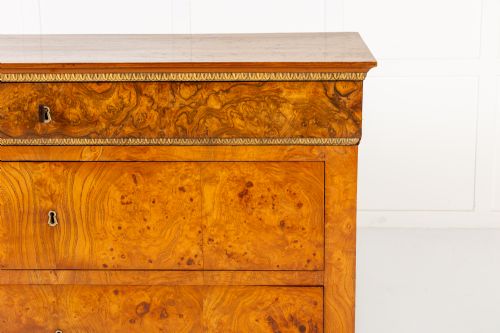 PAIR OF 19TH CENTURY ITALIAN BURR WALNUT COMMODES - ADDITIONAL PHOTO 3
