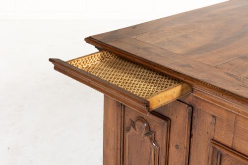 AN IMPORTANT 18TH CENTURY ITALIAN WALNUT DESK - ADDITIONAL PHOTO 10