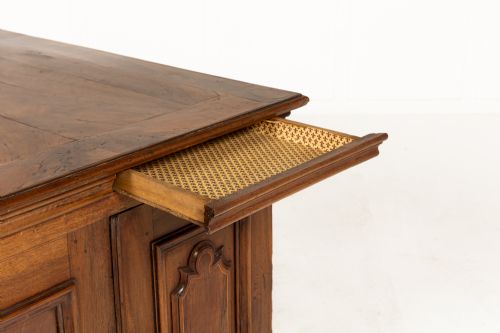 AN IMPORTANT 18TH CENTURY ITALIAN WALNUT DESK - ADDITIONAL PHOTO 14