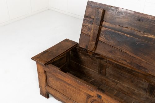18TH CENTURY FRENCH OAK COFFER - ADDITIONAL PHOTO 2