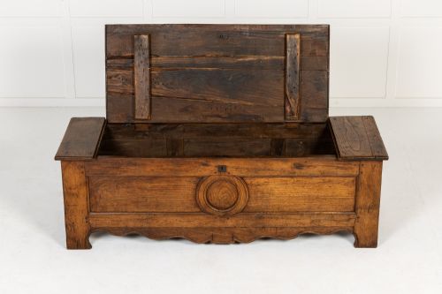 18TH CENTURY FRENCH OAK COFFER - ADDITIONAL PHOTO 4
