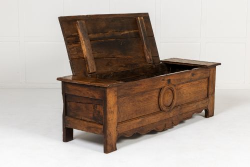 18TH CENTURY FRENCH OAK COFFER - ADDITIONAL PHOTO 8