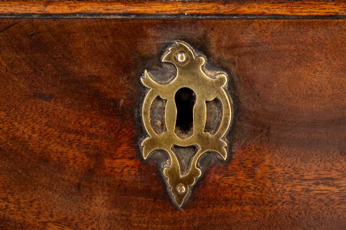 18TH CENTURY ENGLISH GEORGE III MAHOGANY CHEST OF DRAWERS - ADDITIONAL PHOTO 3