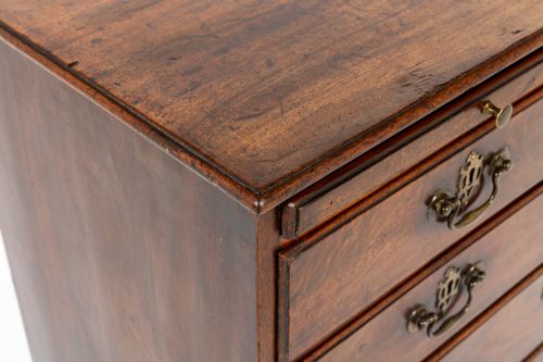 18TH CENTURY ENGLISH GEORGE III MAHOGANY CHEST OF DRAWERS - ADDITIONAL PHOTO 8