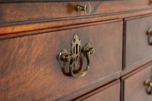 18TH CENTURY ENGLISH GEORGE III MAHOGANY CHEST OF DRAWERS - ADDITIONAL PHOTO 9