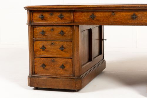 LARGE 19TH CENTURY ENGLISH OAK PARTNERS DESK - ADDITIONAL PHOTO 1