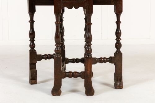 SMALL 17TH CENTURY ENGLISH OAK OCCASIONAL TABLE - ADDITIONAL PHOTO 1