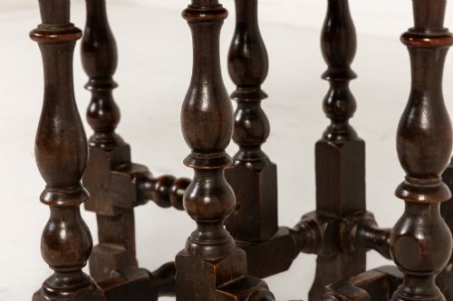 SMALL 17TH CENTURY ENGLISH OAK OCCASIONAL TABLE - ADDITIONAL PHOTO 4