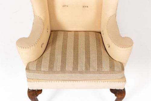 18TH CENTURY ENGLISH WALNUT WING CHAIR C1720 - ADDITIONAL PHOTO 5