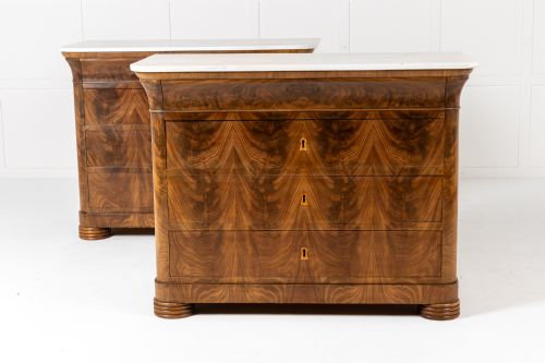 PAIR OF 19TH CENTURY ITALIAN MAHOGANY CHEST OF DRAWERS - ADDITIONAL PHOTO 1