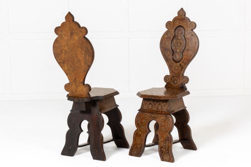 PAIR OF 19TH CENTURY ITALIAN WALNUT HALL CHAIRS - ADDITIONAL PHOTO 1