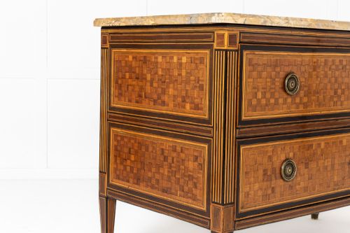 18TH CENTURY ITALIAN WALNUT AND ROSEWOOD COMMODE - ADDITIONAL PHOTO 8