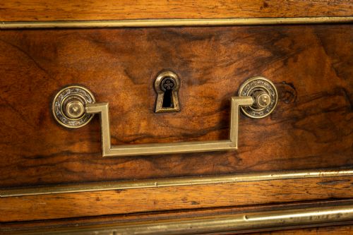 18TH CENTURY FRENCH WALNUT COMMODE - ADDITIONAL PHOTO 13
