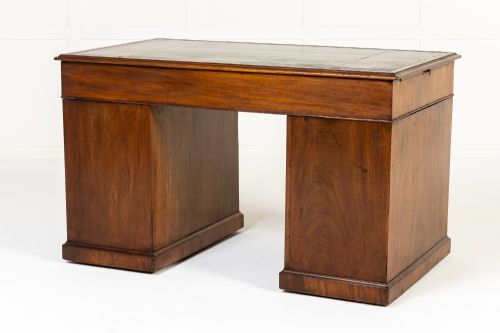 18TH CENTURY ENGLISH MAHOGANY PEDESTAL DESK - ADDITIONAL PHOTO 3