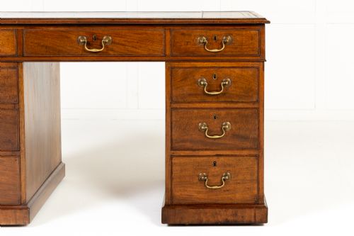 18TH CENTURY ENGLISH MAHOGANY PEDESTAL DESK - ADDITIONAL PHOTO 5