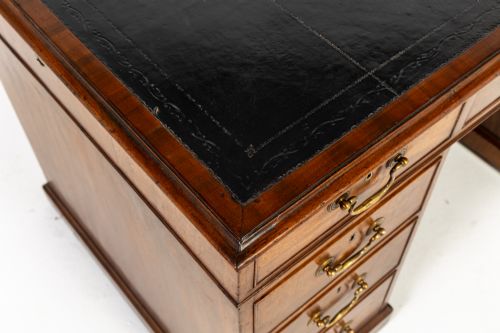 18TH CENTURY ENGLISH MAHOGANY PEDESTAL DESK - ADDITIONAL PHOTO 13