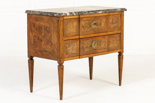 SMALL 18TH CENTURY FRENCH WALNUT COMMODE - ADDITIONAL PHOTO 1