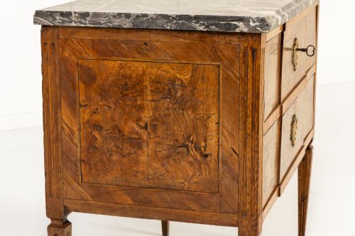 SMALL 18TH CENTURY FRENCH WALNUT COMMODE - ADDITIONAL PHOTO 2