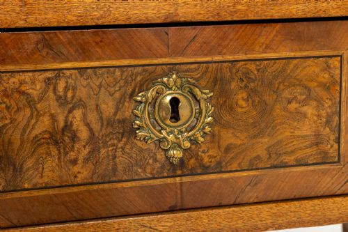 SMALL 18TH CENTURY FRENCH WALNUT COMMODE - ADDITIONAL PHOTO 6