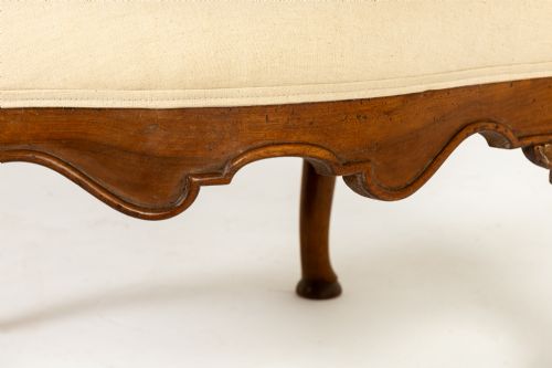 PAIR OF LARGE SCALE 18TH CENTURY FRENCH WALNUT LIBRARY ARMCHAIRS - ADDITIONAL PHOTO 9