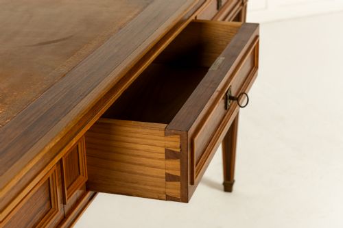 GRAND SCALE MID 20TH CENTURY ROSEWOOD BUREAU PLAT - ADDITIONAL PHOTO 6