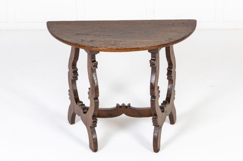 18th century italian walnut console table - CATEGORY: ANTIQUE TABLES - DATED 18TH CENTURY