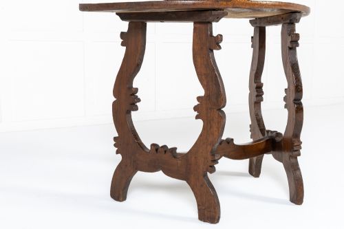 18TH CENTURY ITALIAN WALNUT CONSOLE TABLE - ADDITIONAL PHOTO 2