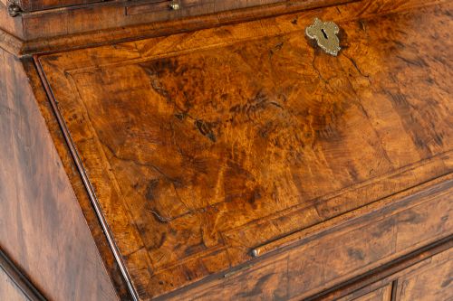 EARLY 18TH CENTURY ENGLISH GEORGE I WALNUT BUREAU BOOKCASE - ADDITIONAL PHOTO 6