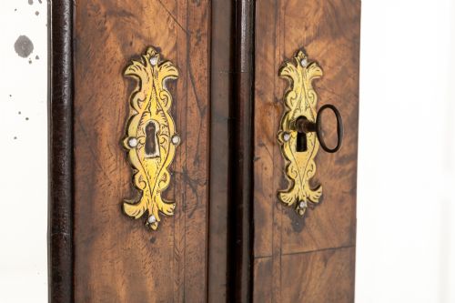 EARLY 18TH CENTURY ENGLISH GEORGE I WALNUT BUREAU BOOKCASE - ADDITIONAL PHOTO 9