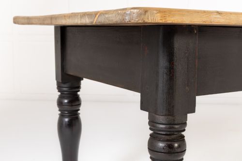 EARLY 19TH CENTURY ENGLISH PINE FARMHOUSE TABLE - ADDITIONAL PHOTO 6