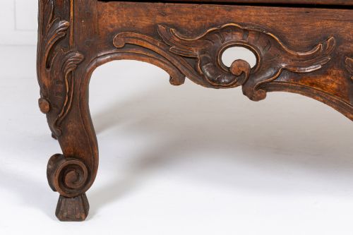 18TH CENTURY FRENCH WALNUT COMMODE - ADDITIONAL PHOTO 5